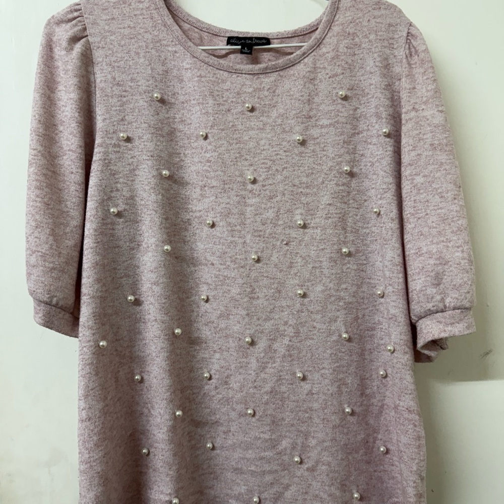 Elegant Pink Blouse with Pearl Accents - Picture 5 of 10